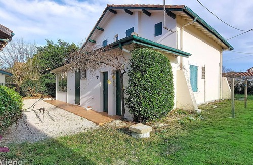 Vieux-Boucau-les-Bains Villa | Spacious villa in Vieux-Boucau, 5 bedrooms, parking, pets allowed
