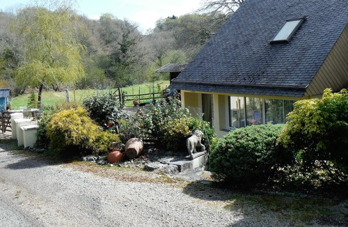 Huelgoat Apartment | Spacious Gite Situated In Beautiful Countryside easy walk to Huelgoat village
