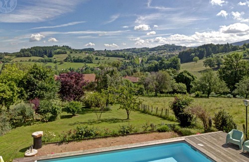Belmont-de-la-Loire Cottage | Spacious holiday home with garden and pets allowed