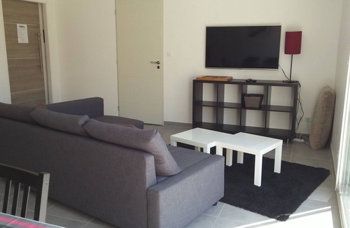 Port District House | Spacious house with swimming pool 300 m from the beach