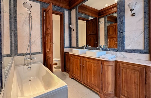 Neuilly-sur-Seine House | Spacious house, perfect for a family. Opposite the Jardin de l'Acclimatation.