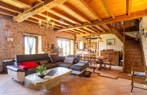 Cherveix-Cubas Cottage | Spacious house with Wifi, near Cherveix-Cubas