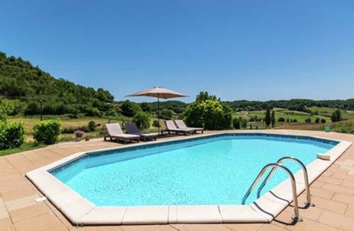 Courbiac House | Spacious house with 3 bedrooms and their own bathroom and toilet.