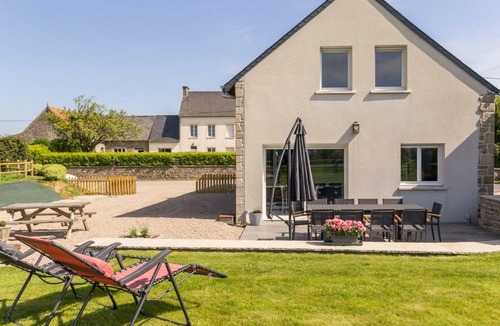 Hardinvast Cottage | Spacious house with enclosed garden near Cherbourg