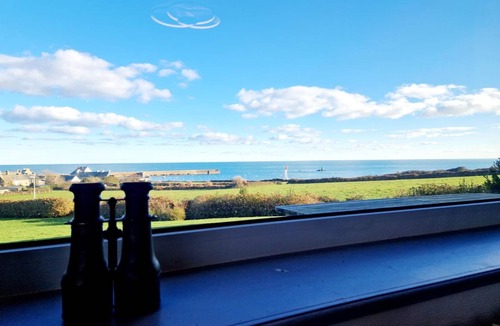 Omonville-la-Rogue Cottage | Spacious house with sea view, fireplace and garden