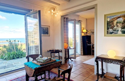 Omonville-la-Rogue Cottage | Spacious house with sea view, fireplace and garden