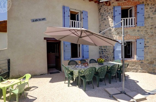 Saint-Romain-d'Urfe Cottage | Spacious lodging in nature with fireplace and outdoor activities