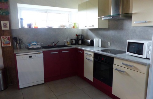 Chirat-l'Eglise Cottage | Spacious lodge in historical hunting lodge with private garden
