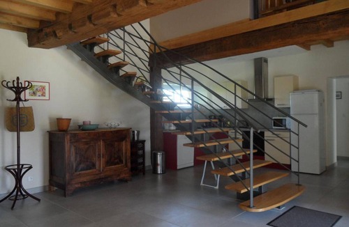 Chirat-l'Eglise Cottage | Spacious lodge in historical hunting lodge with private garden