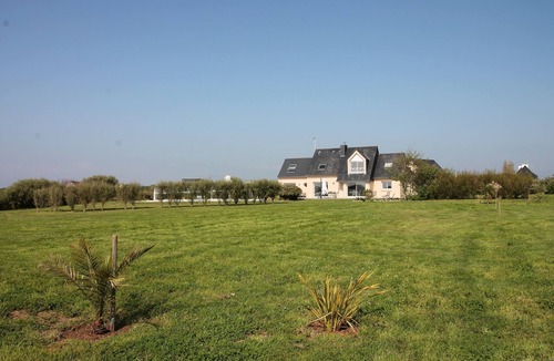 Penmarch Villa | Spacious, quiet villa with swimming pool and large enclosed garden