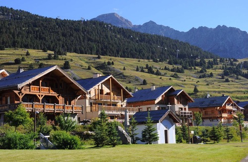 Montgenevre Apartment | Spacious ski-in/ski-out apt - 6 people - Parking - Stunning view