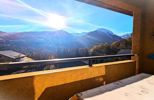Vallouise-Pelvoux Apartment | Spacious, sunny 2-bedroom apartment with a balcony, sleeps 6