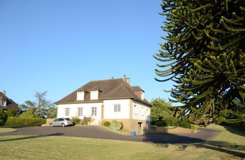 Le Teilleul Villa | Spacious Two-Bedroom Guest Suite in Large Village Home