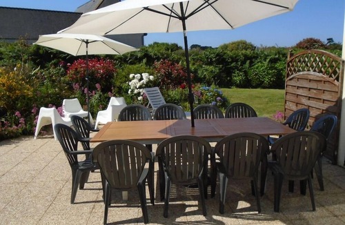 Plougrescant House | Spacious villa for 12 with large garden near the sea