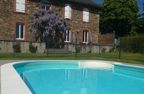 Montirat Villa | SPACIOUS VILLA WITH HEATED SWIMMING POOL