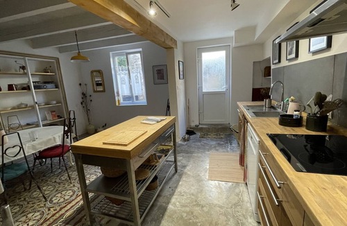 Taurize Cottage | spacious village house with terrace & pool