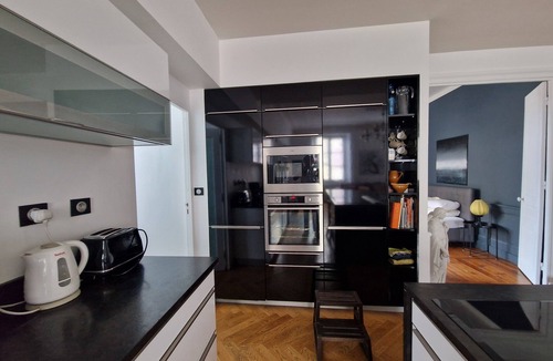 Le Puy-en-Velay Apartment | Spacioux appartement de style rénové avec grand terrace et parking privée.
