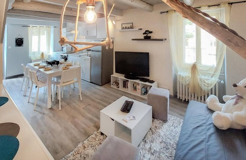 Saint-Floret House | Spend an unforgettable vacation in this vacation home.