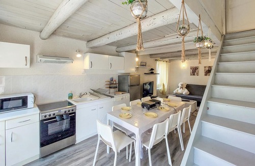 Saint-Floret House | Spend an unforgettable vacation in this vacation home.
