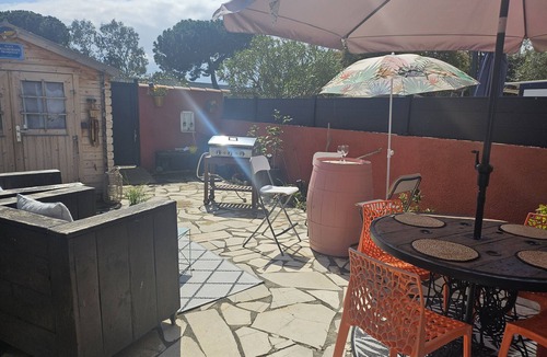Saint-Cyprien Plage Ski Chalet | St Cyprien House near the port with large terrace