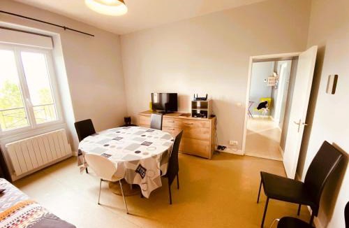 Saint-Florentin Apartment | St Flo-Le Gite du Pozon- 6 pers - 5 lits - wifi