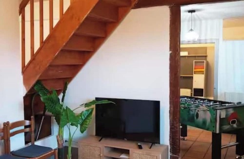Saint-Leger-des-Vignes Cabin | St. Léger Stop, Prominent Families, Business Travel