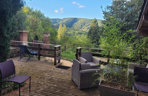 Planzolles House | Steinhaus und Freischwimmbad, 4 Betten, 2SZ by Interhome