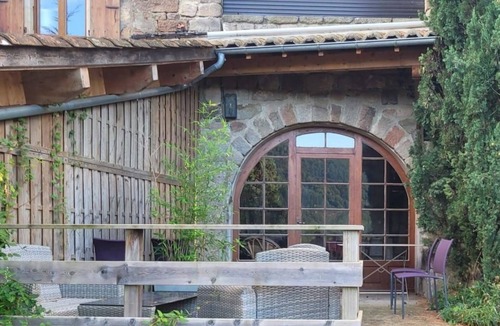 Planzolles House | Steinhaus und Freischwimmbad, 4 Betten, 2SZ by Interhome