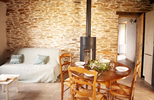 Malbosc Cottage | Stone cottage with a magnificent view of the Cévennes valleys Lune