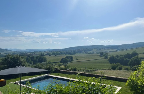Jalogny House | Stone family home with swimming pool