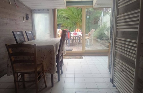 La Chapelle-Saint-Florent House | Stone village house with wooded garden