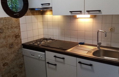 Les Arenes Apartment | STOP CANET-PLAGE-T2-45m²-parking, enclosed garden-quiet, sunny-sleeps 4