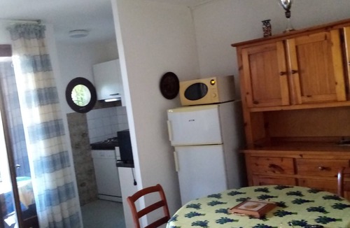 Les Arenes Apartment | STOP CANET-PLAGE-T2-45m²-parking, enclosed garden-quiet, sunny-sleeps 4
