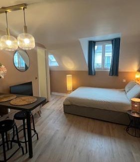 8th Arrondissement Apartment | StTUDIO Champs Elysées