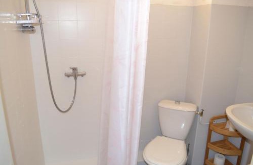 Amelie-les-Bains-Palalda Apartment | Studio à 100 mètres des thermes vue sur montagne.