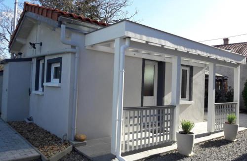 Vendat Apartment | Studio à la campagne avec piscine partagée et jardin - FR-1-489-230