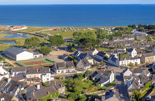 Larmor-Plage Apartment | Studio à Larmor-Plage: balcon, parking, à 500m de la mer et des commerces - FR-1-349-110