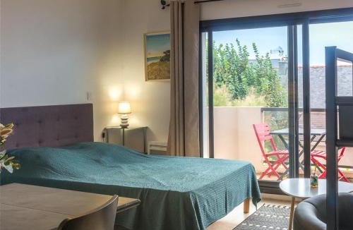 Larmor-Plage Apartment | Studio à Larmor-Plage: balcon, parking, à 500m de la mer et des commerces - FR-1-349-110