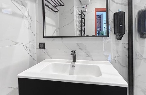 Quartier des Eaux-Claires Apartment | Studio 104 - Haut de gamme, Wifi, Climatisation