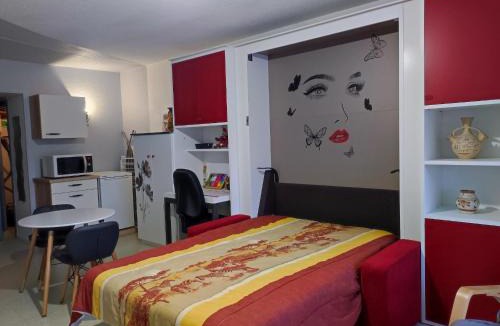 Chauffailles Apartment | studio 2 places voir option pour 3 à chauffailles