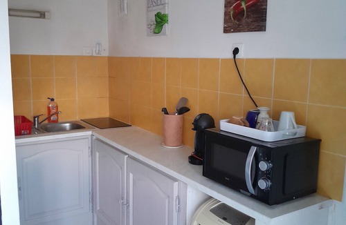 Chateauneuf-du-Rhone Apartment | Studio 25m2. 3 mns south commercial area of Montelimar.
