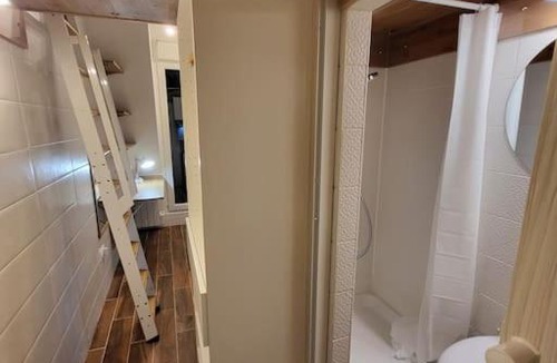 8th Arrondissement Apartment | Studio 9M2 Champs Élysées Arc de Triomphe75008 Paris