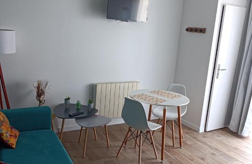 Saint-Etienne-des-Hautes-Terres Apartment | Studio agréable