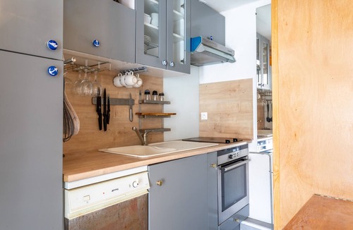 Sainte-Marie-la-Mer Apartment | Studio Apartment 'Repaire Des Pirates Sainte Marie' with Private Terrace, Wi-Fi and Air Conditioning
