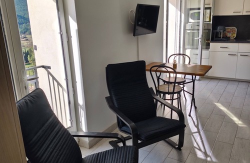 Montbrun-les-Bains Apartment | Studio Apartment 'Les Restanques' with Mountain View, Private Terrace and Wi-Fi
