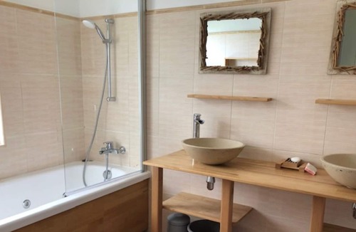 Peyrehorade Apartment | Studio Apartment 'La Grange De Larbaigt' with Private Terrace, Shared Garden and Wi-Fi