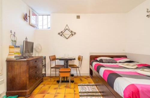 Hopital Saint-Louis Apartment | Studio at Colonel Fabien