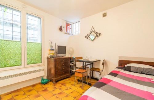 Hopital Saint-Louis Apartment | Studio at Colonel Fabien