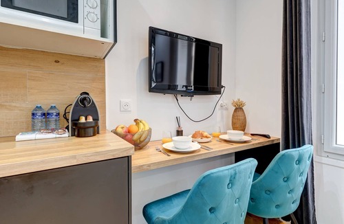 Champs-Elysees Apartment | Studio avec A-C aux Champs-Elysees