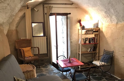 Saint-Martial Apartment | Studio Avec Patio Exterieur Coeur de Village Cevenol